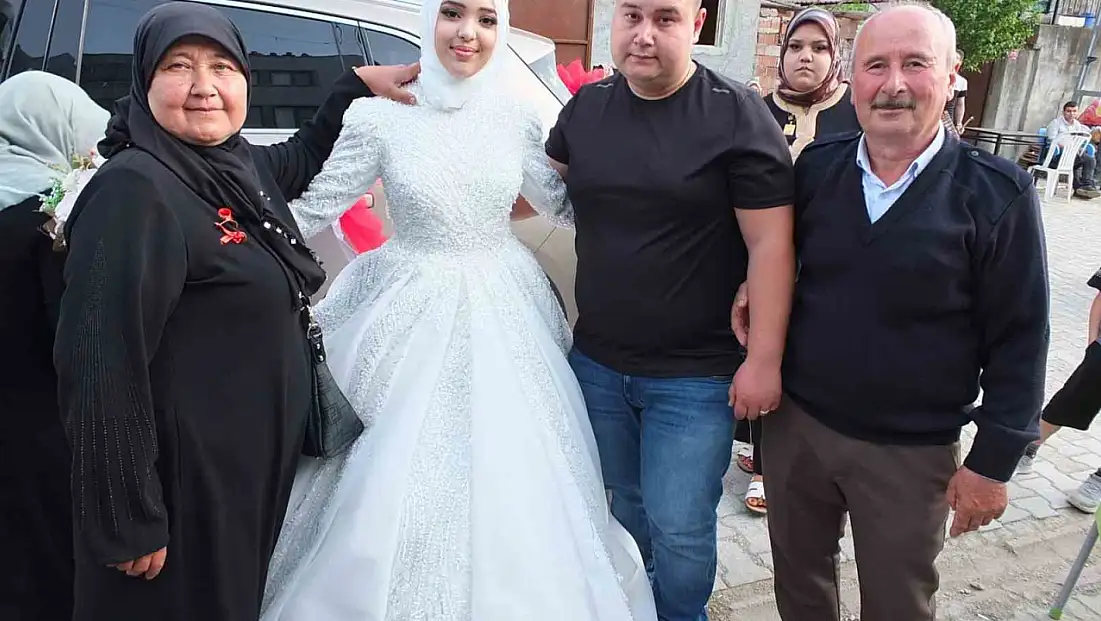 Burhaniye'de Cezayirli geline Türk usulü düğün