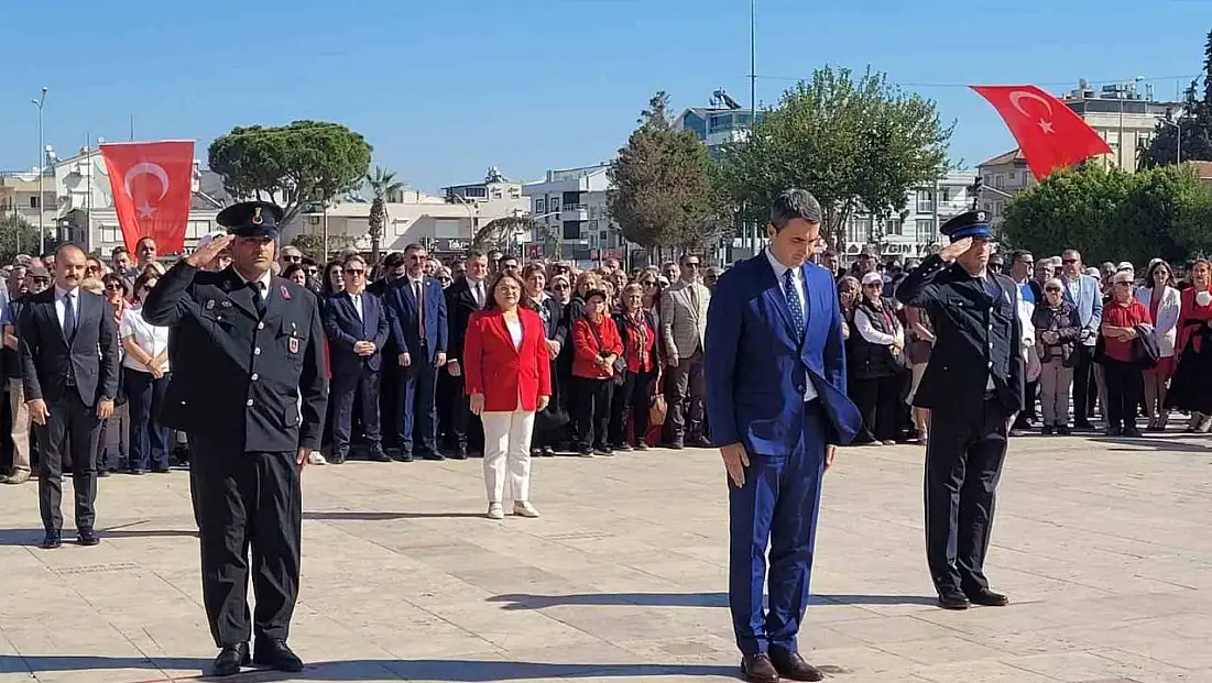 Didim'de 29 Ekim Cumhuriyet Bayramı kutlamaları çelenk töreni ile başladı