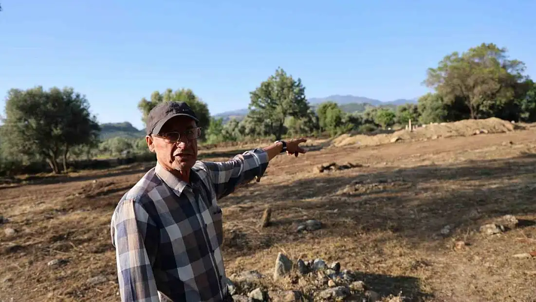 Efeler Belediyesi ecdat mezarlarını iş makinesi ile yıktı