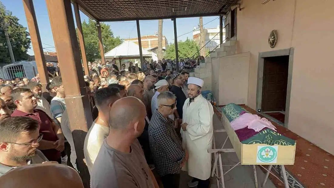 Havuza düşerek hayatını kaybeden minik Nazlı'ya acı veda