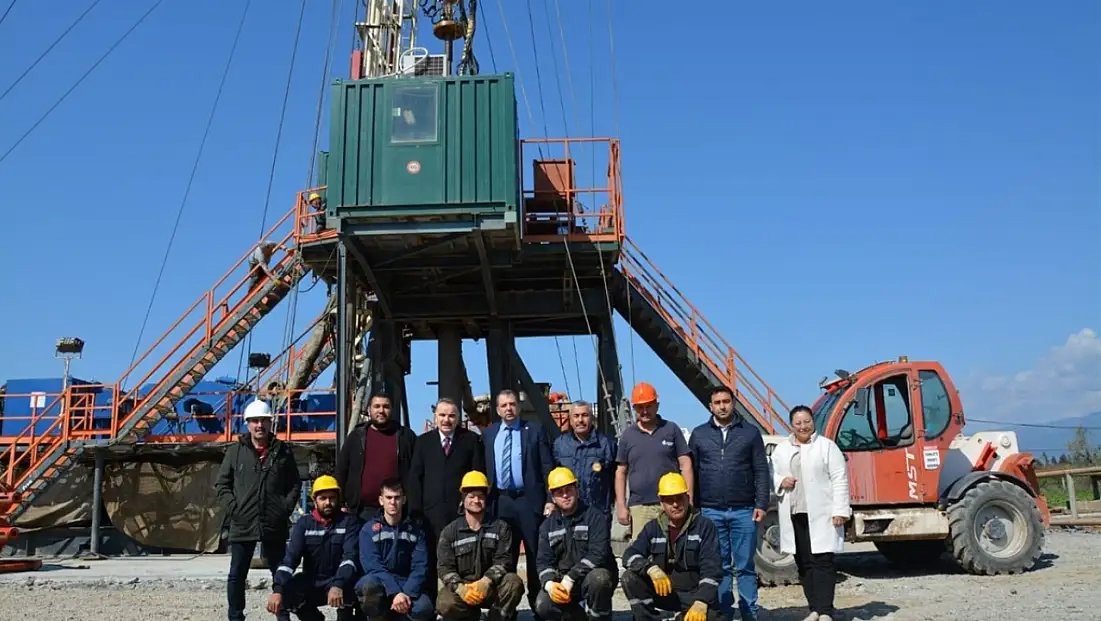 Kaymakam Odabaş, MTA tarafından yürütülen derin sondaj çalışmalarını yerinde inceledi
