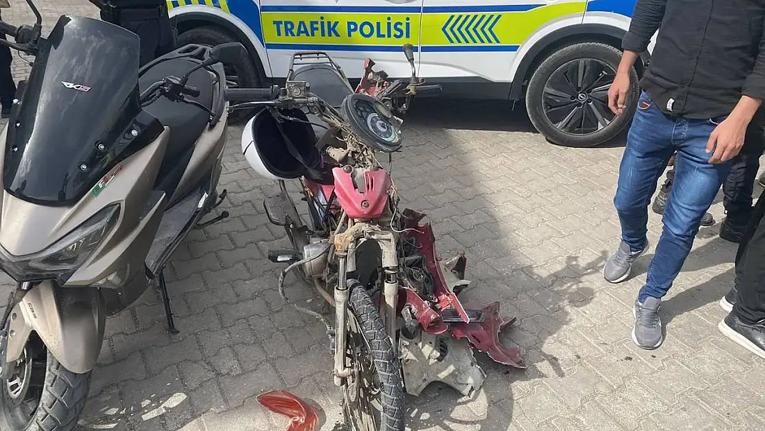 Kula'da otomobil ile motosiklet çarpıştı: 1 yaralı