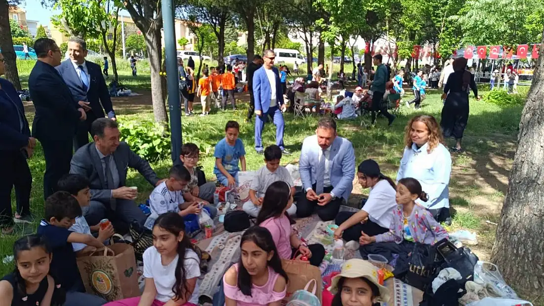 Manisa'da 33 okulun öğrencileri Çocuk Şenliği ve piknikte buluştu