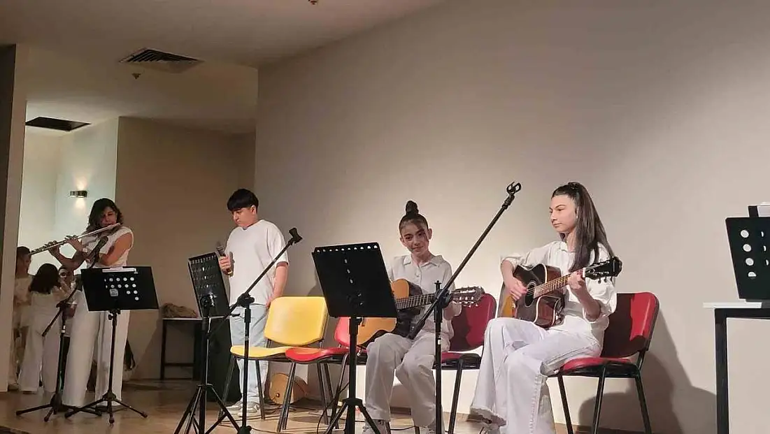 Mesir Ortaokulu öğrencilerinden unutulmaz müzik şöleni