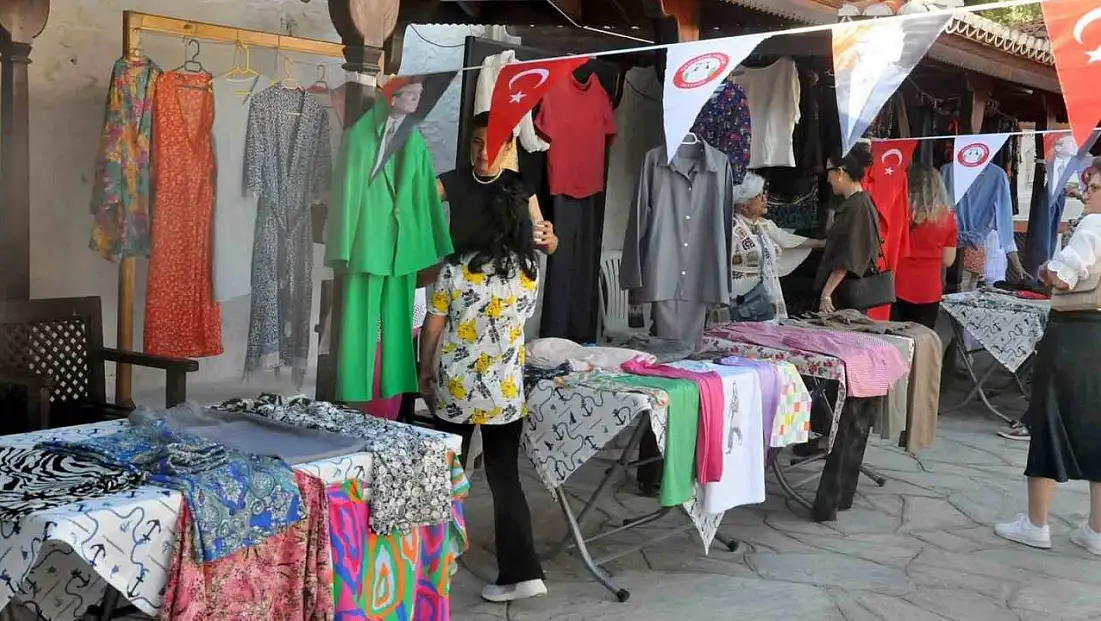 Muğla'da kursiyerlerden el emeği sergisi
