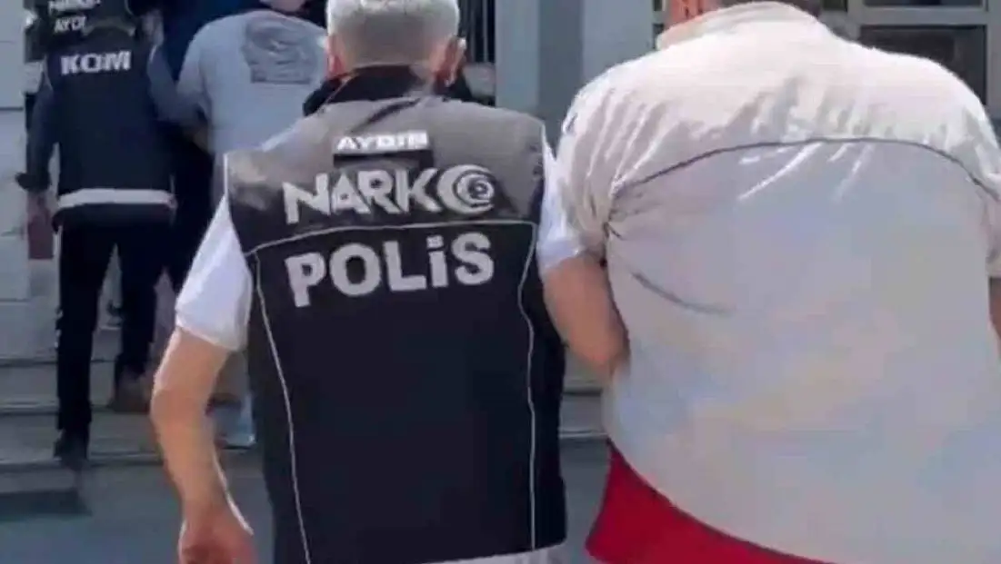 Uyuşturucu ticareti yapan baba ve 3 oğlu tutuklandı
