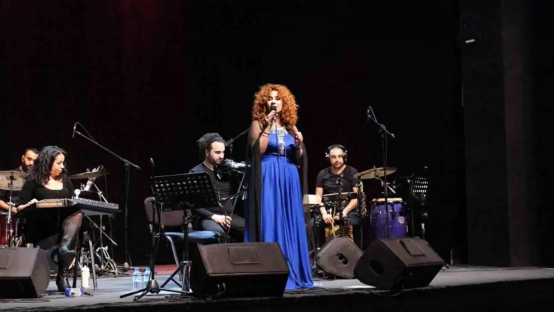 'Dünya sesleri Bursa'da' konserleri Lena Chamamyan ile başladı