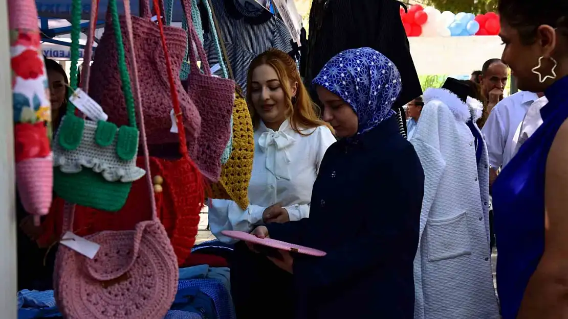 'Hayat Boyu Öğrenme' kursunun yılsonu sergisi açıldı