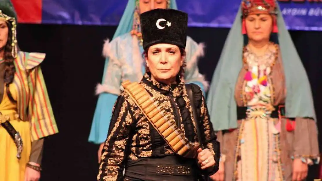 'Kahraman Türk Kadınları' isimli defile göz doldurdu