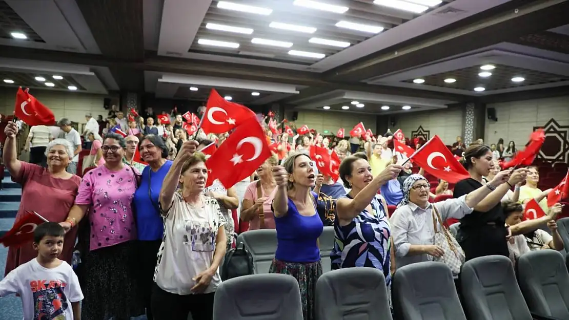 'Kurtuluşun Kadınları' oyunu izleyicileri mest etti