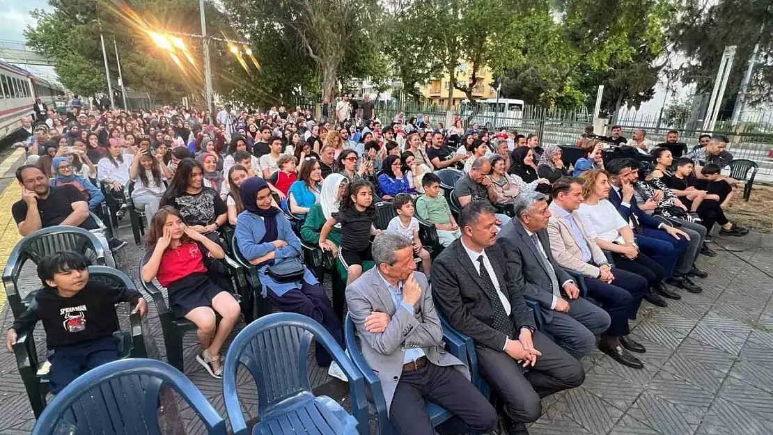 'Vagon Sahne' Manisa Tren Garı'nda perdelerini açtı