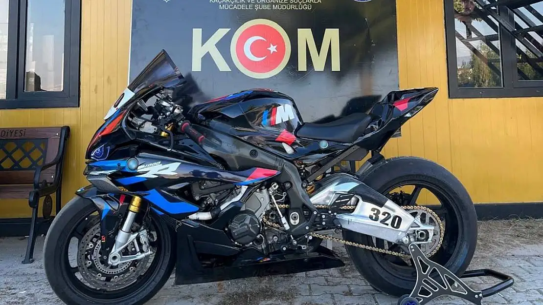 1 milyonluk yarış motorunu kaçak yollarda ülkeye soktular