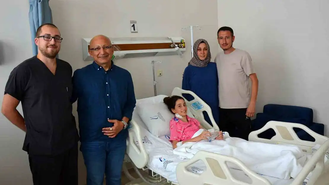 10 yaşındaki Merve'nin kalbindeki iki delik kapatıldı