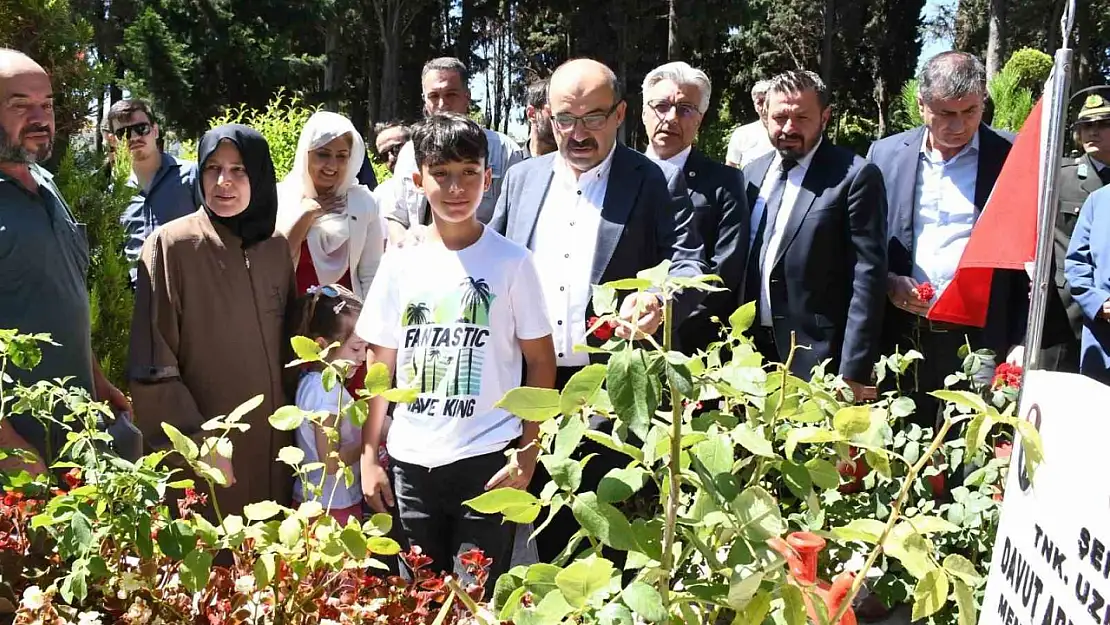 15 Temmuz'da Balıkesir Şehitliği ziyaret edildi