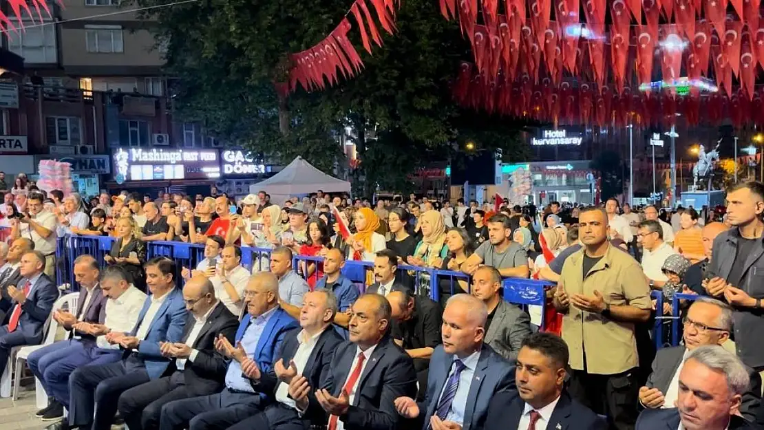 15 Temmuz Demokrasi ve Milli Birlik Günü anma programı çerçevesinde şehitler için dualar okundu