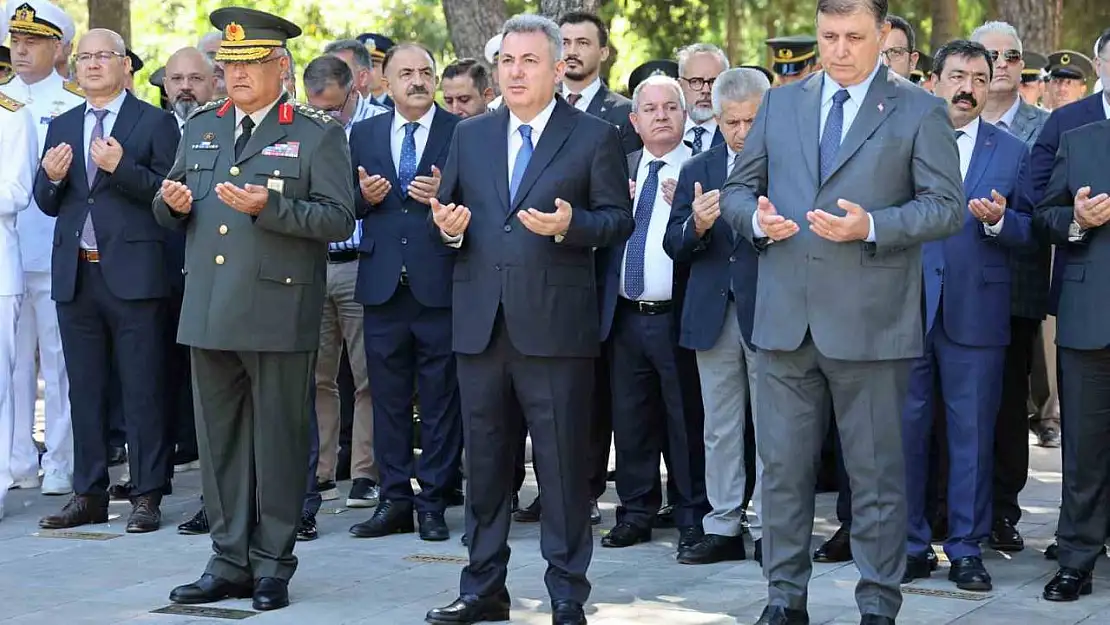 15 Temmuz şehitleri İzmir'de dualarla anıldı