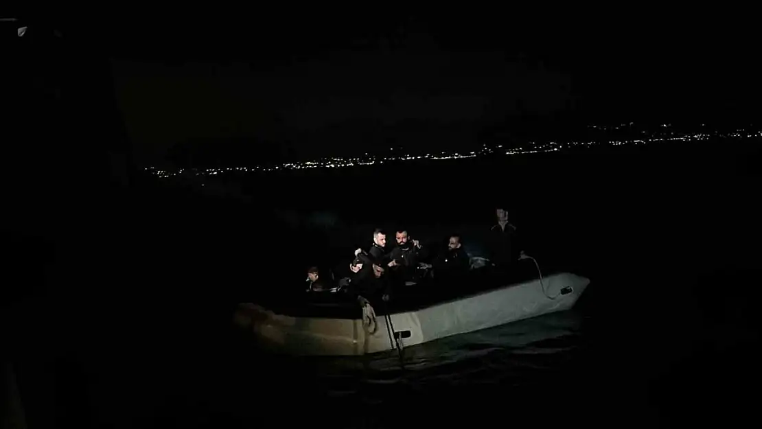 19 düzensiz göçmen kurtarıldı, 27'si yakalandı