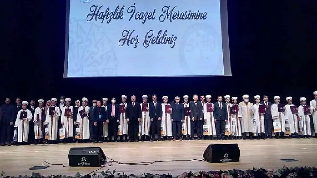 19 hafız törenle belgelerini aldı