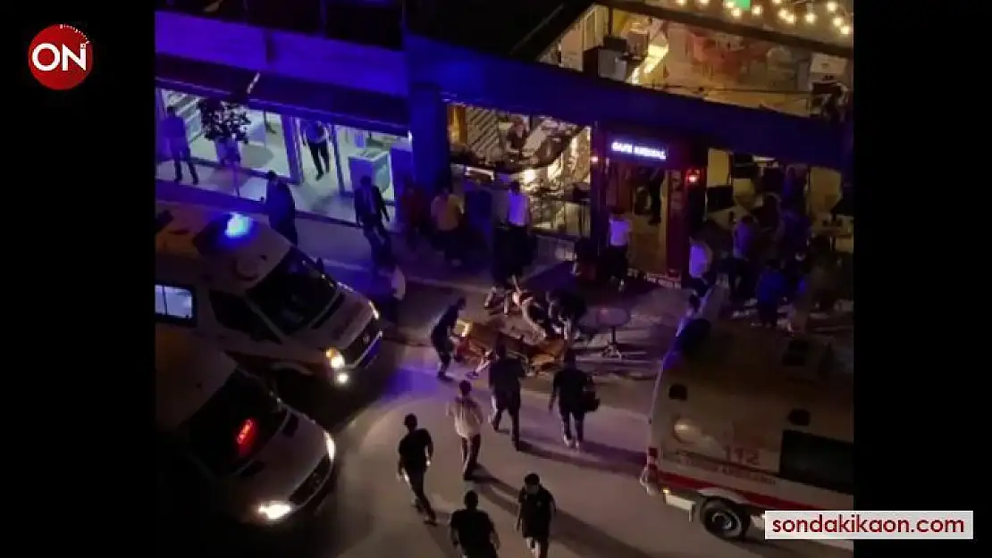 2 arkadaş bıçaklandılar, yaralı halde kafeye gidip yardım istediler: 1 ölü, 1 yaralı