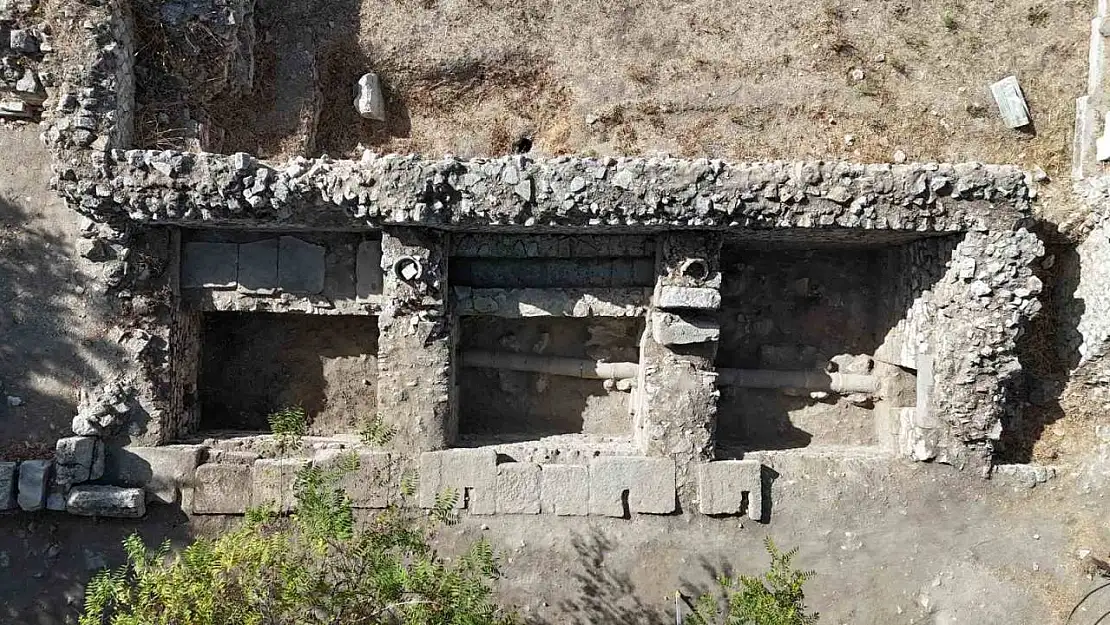 2 bin 400 yıllık Alexandria Troas Antik Kenti'nde 2 bin yıllık temiz su iletim hattı bulundu