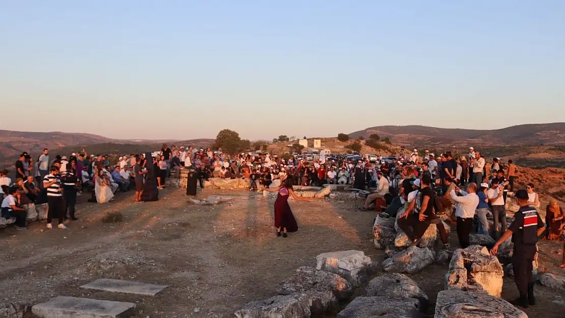 20 asırlık tapınakta gün batımı konseri düzenlendi