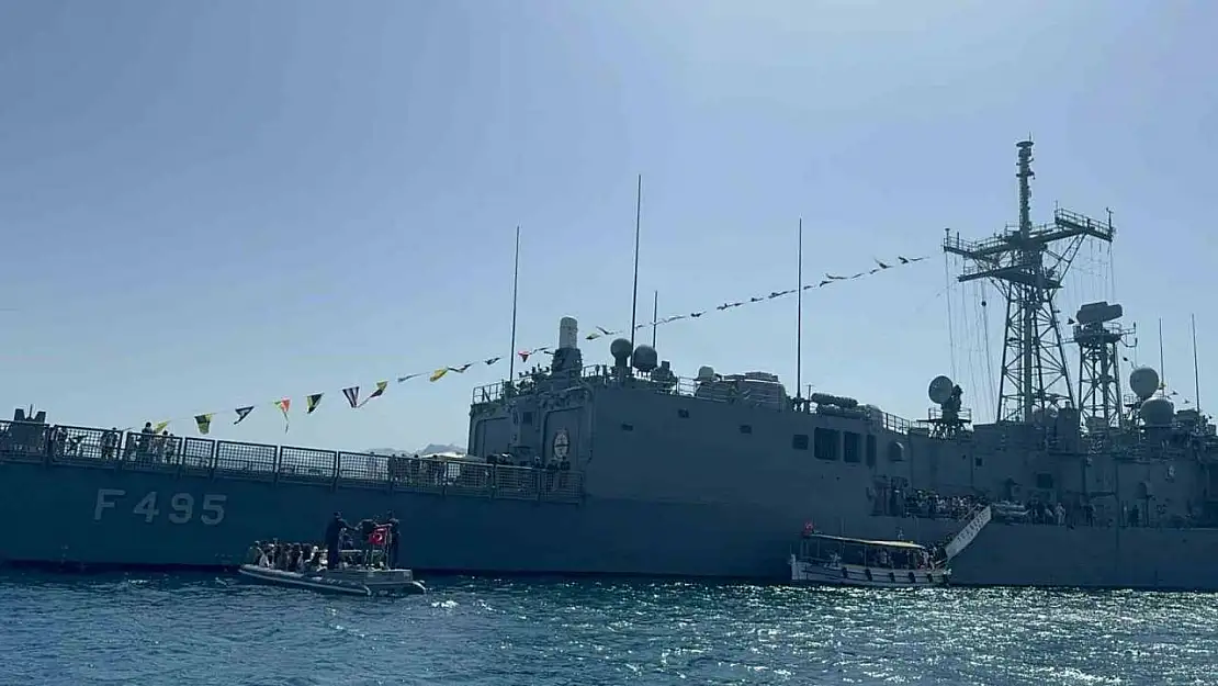 23 Nisan'da askeri gemilere yoğun ilgi