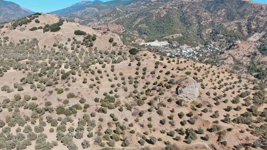 3 bin yıllık tarihi kentteki tiyatro ve stadyum gün yüzüne çıkmayı bekliyor