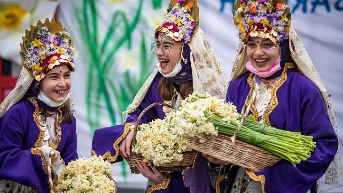 4. Karaburun Nergis Festivali renkli başladı