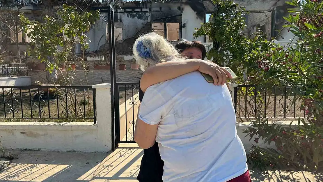 40 yıllık hatıraları küle döndü