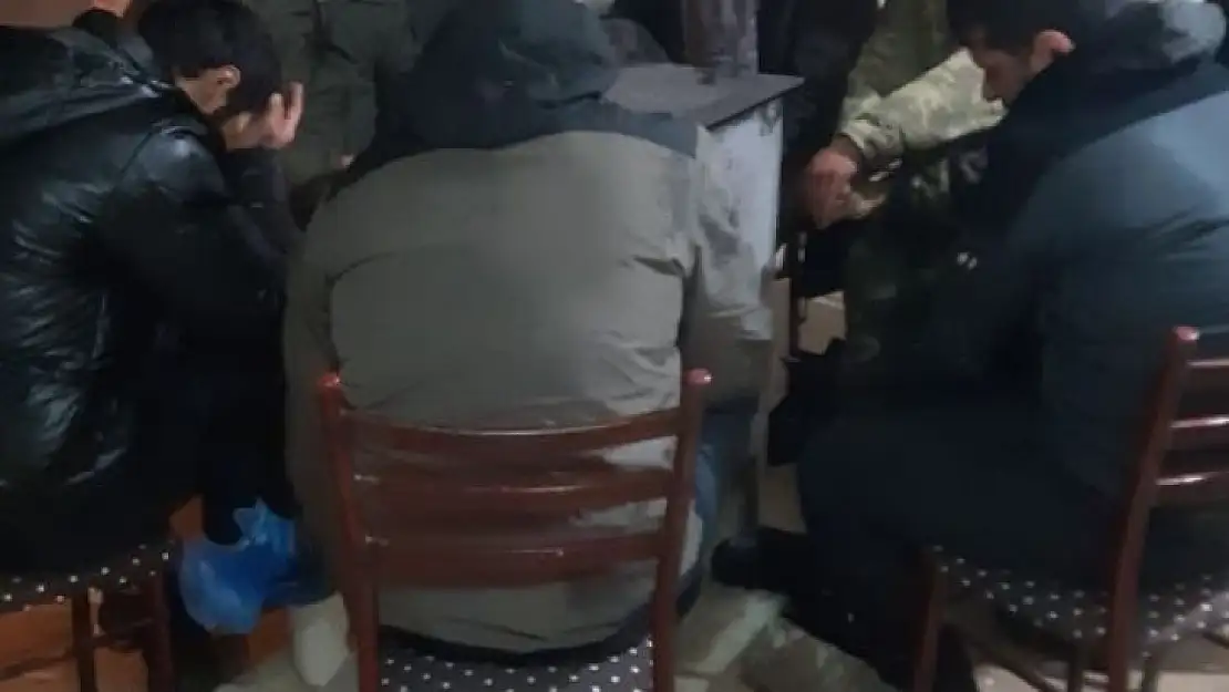 8 dağcı 9 saat sonra bulundu