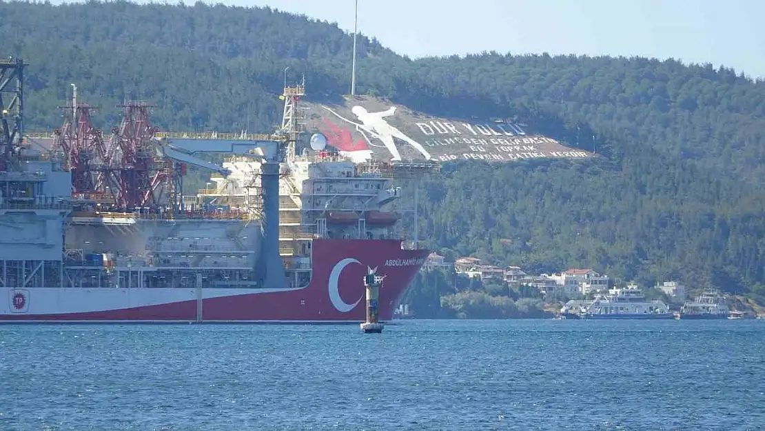 Abdülhamid Han sondaj gemisi Çanakkale Boğazı'nda geçti