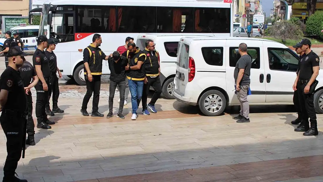 Adliyede bıçaklama olayının şüphelileri tutuklandı