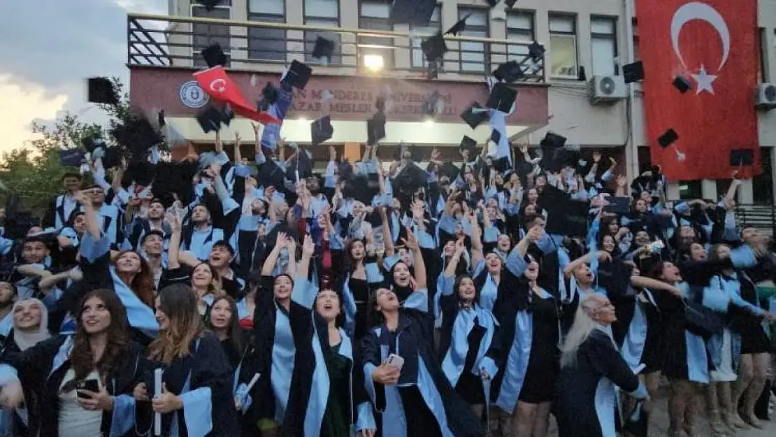 ADÜ Atça ve Yenipazar MYO'da mezuniyet sevinci