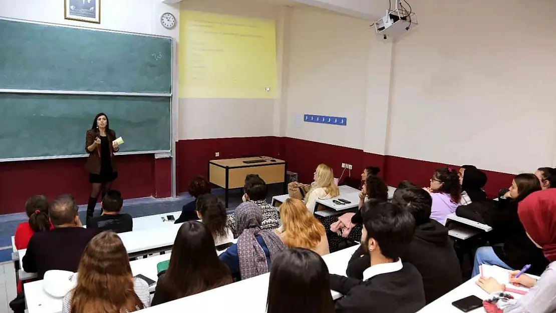 ADÜ'de 'Anla-Anlat-Tartış Seminerleri' devam ediyor