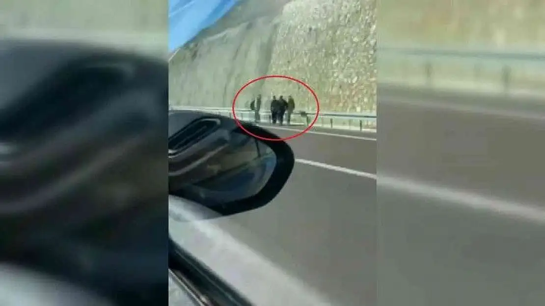 Afgan göçmenlerin Bursa-İzmir otobanındaki yürüyüşü kamerada