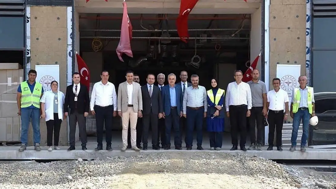 AK Parti heyeti Aydın Şehir Hastanesi inşaatında çalışmaları yerinde inceledi