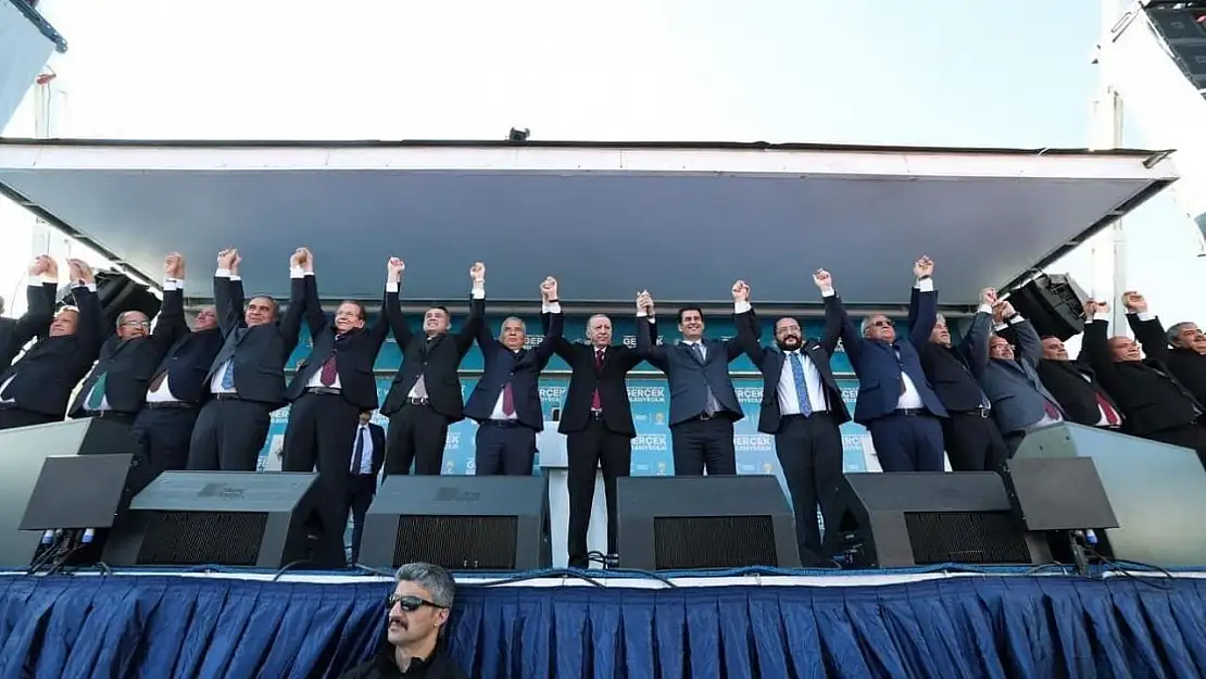 AK Parti İl Başkanı Güngör 'Adaylarımız millete hizmetkâr olmak için kentin altını üstüne getiriyor'