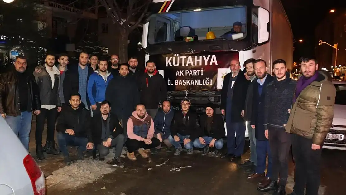 AK Parti Kütahya İl Başkanlığı, Hatay'a malzeme ve erzak yüklü 2 tır gönderdi