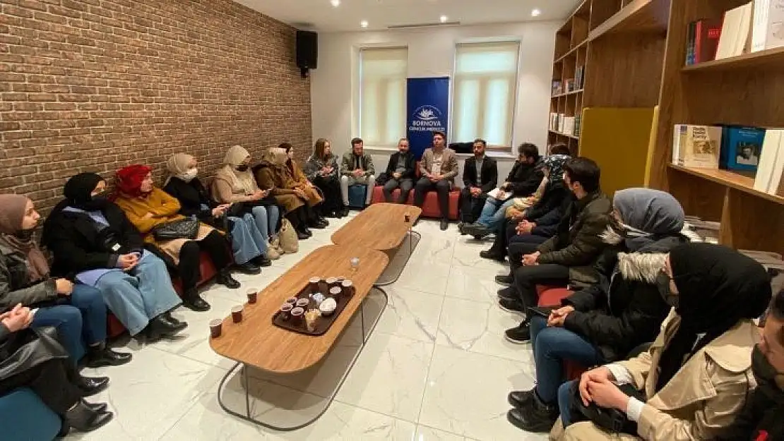 AK Partili Özgür Hızal üniversitelilerle buluştu