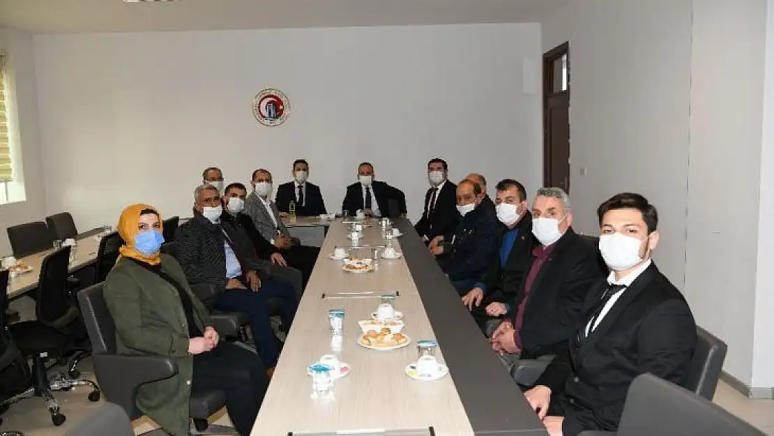 AK Partili Turan, Gökçeada'da teşkilatlarla bir araya geldi