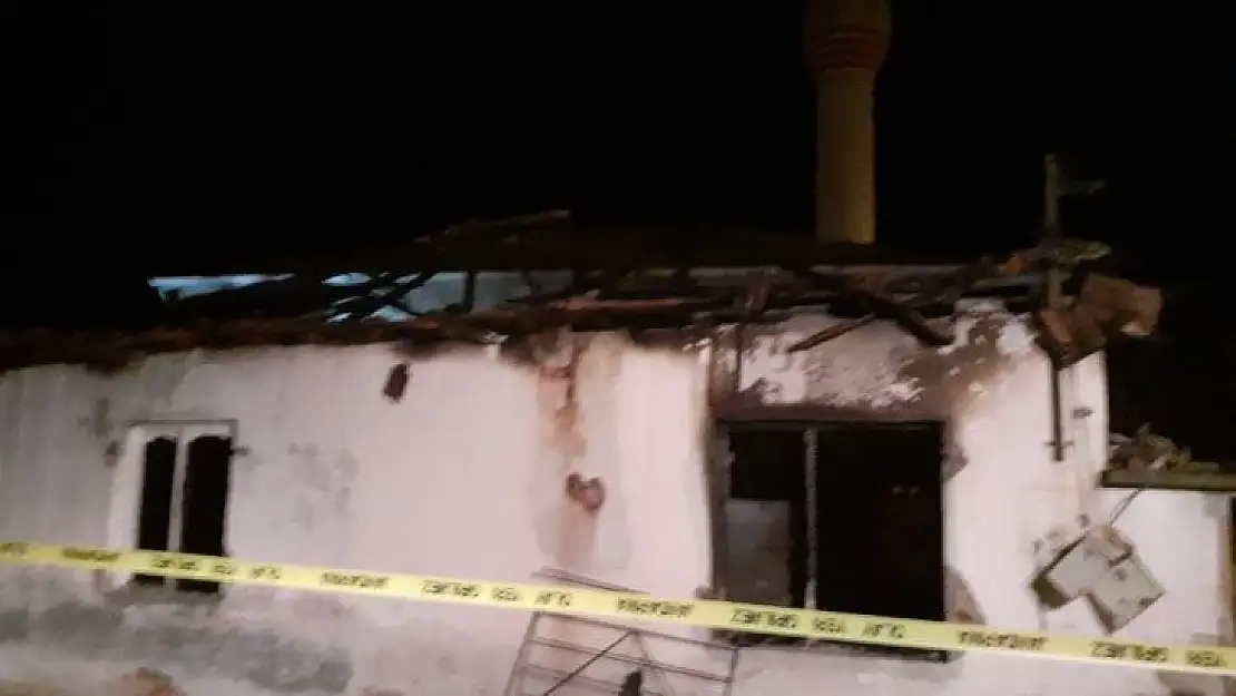 Akhisar'da cami lojmanında yangın: 1 ölü, 2 yaralı