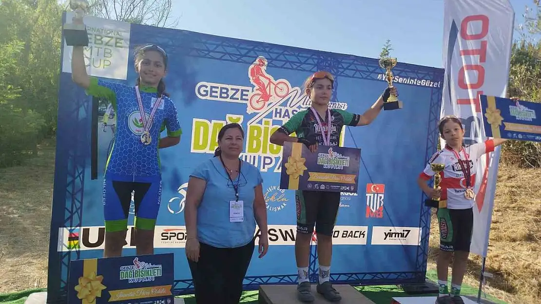Akhisarlı pedallar Gebze'de kürsüye çıktı