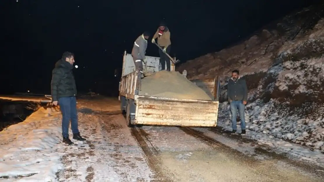 Alaşehir Belediyesinden kar mesaisi