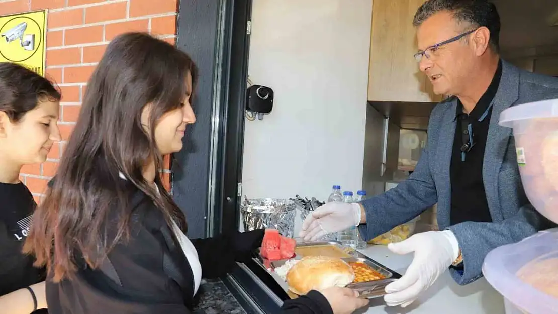 Alaşehir Belediyesinden öğrencilere yemek hizmeti