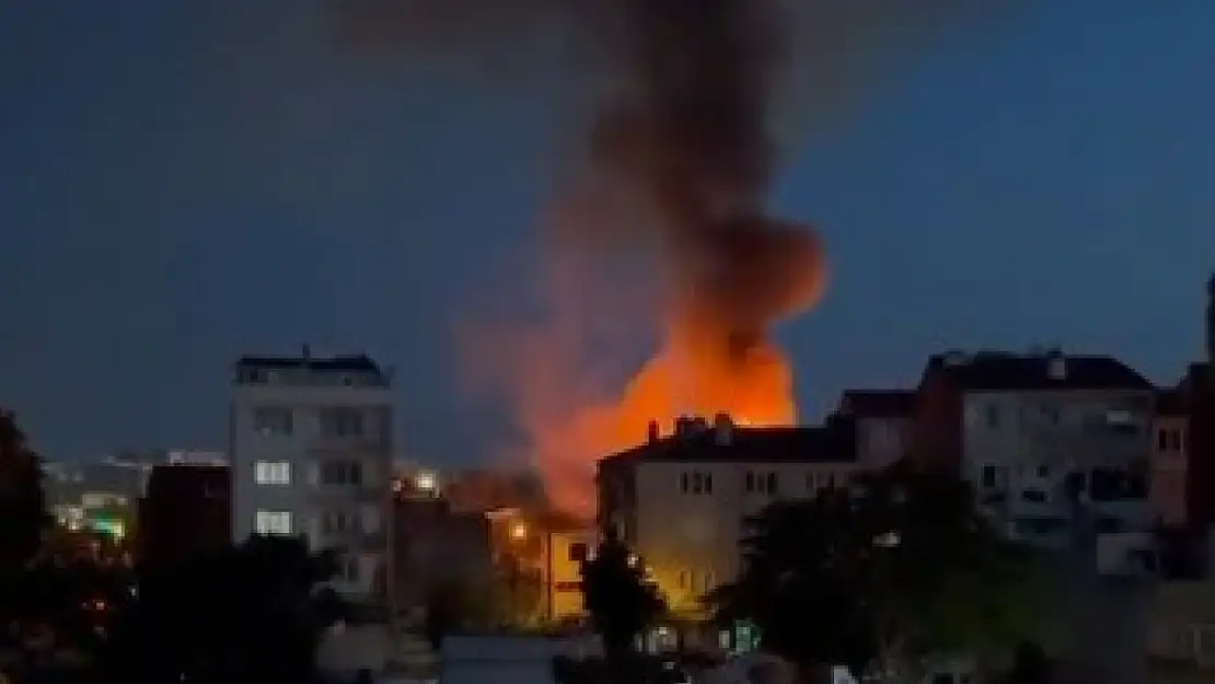Alevler geceyi aydınlattı... Yangında 1 kişi hayatını kaybetti