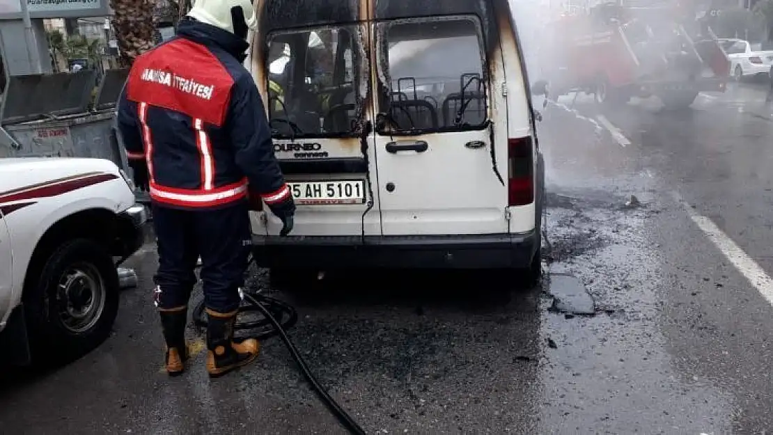 Alevlere teslim olan araç 3 dakikada küle döndü