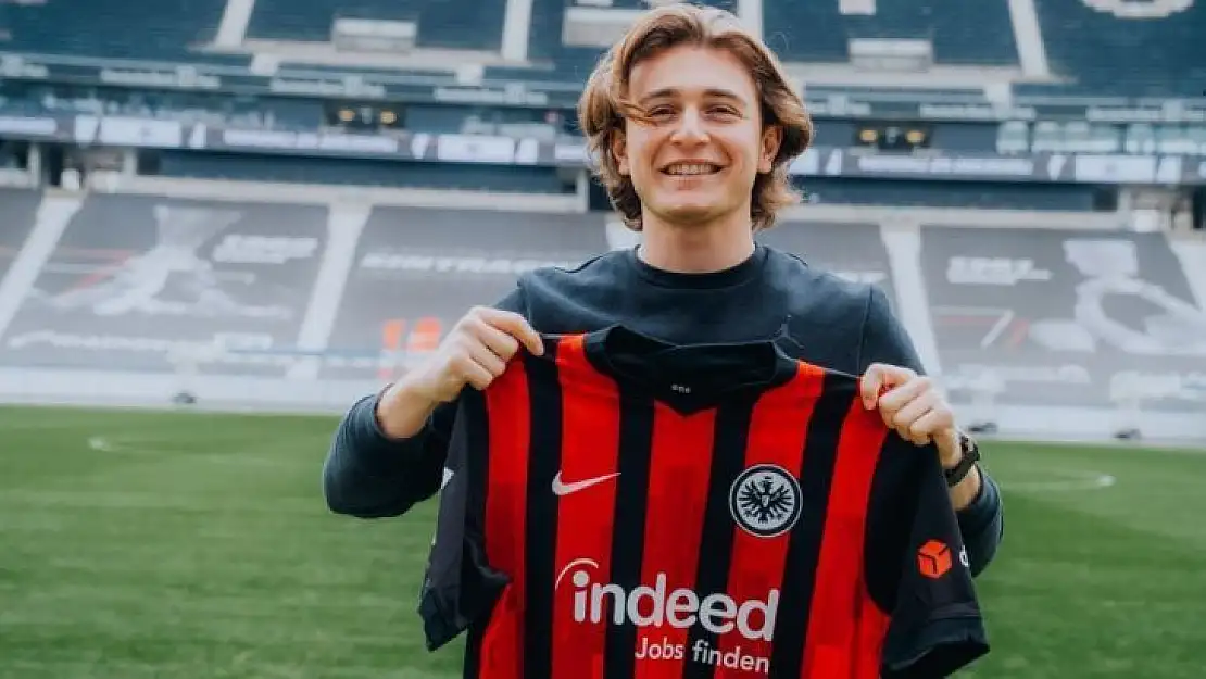 Ali Akman, Eintracht Frankfurt'la sözleşme imzaladı
