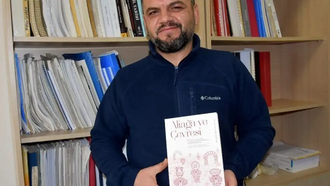 Aliağa Belediyesinin 'Oku, Okut' kampanyasında ilk kitabın dağıtımı sürüyor