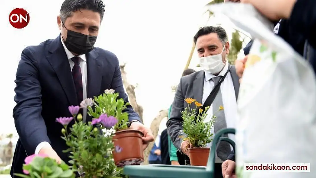 Aliağa'da balkonlar çiçek açtı