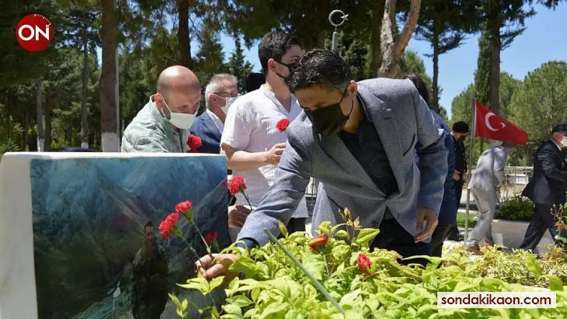 Aliağa'da şehitliğe ve şehit ailelerine bayram ziyareti